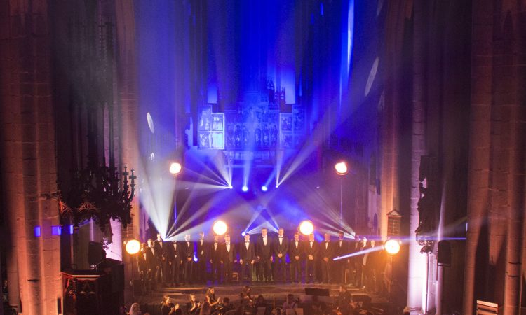 Foto einer Kirche mit Chor
